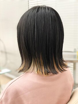 ミーティア バイ クアトロ(Meteor By QUATRO) インナーカラー 切りっぱなしボブヘア