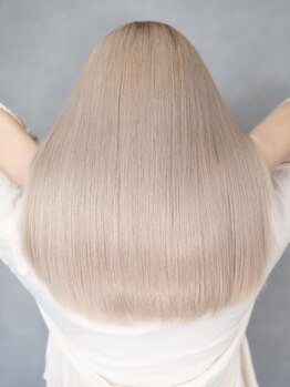 シン(shin)の写真/真っすぐすぎないナチュラルな仕上がりから、指通りの良いツヤ髪まで◎あなたの理想通りの質感が叶う＊