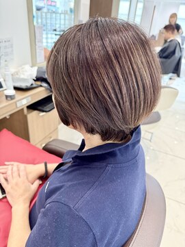 アッシュ 下北沢店(Ash) 白髪染めハイライトのショートボブ