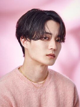 オーシャントーキョー(OCEAN TOKYO) 韓国ヘアカルマパーマコンマバングセンターパート黒髪ウルフ