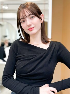 レア 表参道(L'ea) ・大人ガーリーダークアッシュミディアムレイヤー似合わせカット