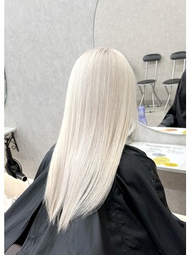 アン ブリーチ 大宮駅東口店(UN BLEACH) ホワイト