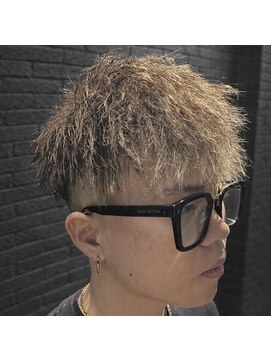 ウィスカーズ(Whiskers) フェード×フルメッシュ×ツイストパーマ