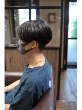 リビング(LIVING) ウルフから刈り上げマッシュ|襟足すっきり大人メンズ