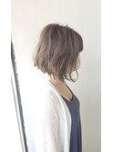 モノトーンベージュ×きりっぱボブ
