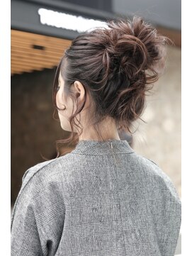 スタジオ 渋谷 原宿(Stujio) ルーズなお団子アレンジ