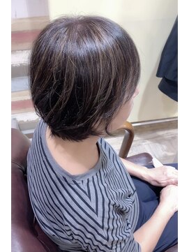 ティアラ 桜木町(TIARA) 白髪ぼかしハイライトxくびれショートボブ