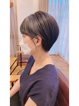 ヘアスペース リズム グリーン(Hair space Rizm green) ダークブラウン×ショートボブ