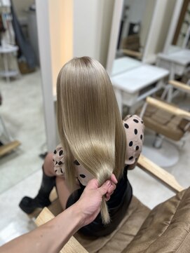 カリーナ(CARINA) ハイトーンカラー/ミルクティーベージュ