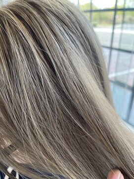 エイトゴールド(8GOLD) ブリーチあり外国人風カラー