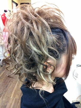 ヘアセットアップス(UP's) ★　カッコ可愛いっ♪ななめスジ盛りちらしアップスタイル～　★