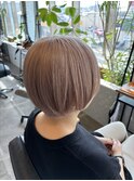 ピンクベージュ×ショートカット