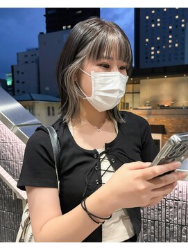 スニュウ(snuw) 切りっぱなしボブ小顔カットグレージュインナーカラー