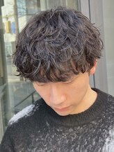 《シャドウパーマでくせ毛風の立体感を再現》"このくらいがいい"と口ずさみたくなるくらいの丁度良さ＊