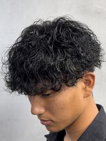 フィフス トウキョウ (fifth TOKYO)&nbsp;渋谷波巻きパーマメンズマッシュウルフカットセンターパート