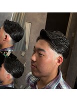 メグロバーバーショップロッポンギ 目黒六(MEGURO BARBER SHOP 6PPONGI) フェザーアップ/スキンフェード