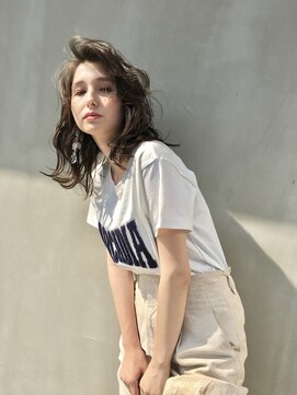 ニキータ(Nikiita) 抜け感あるセミディー