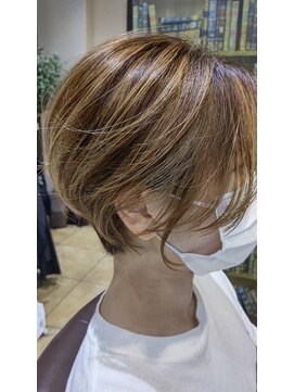 ビヤンカ(Biyanka) ハイライトたっぷりショート