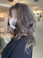 アルファ インタラクティブ エム フラワー(ALUFA interactive.M Flower)&nbsp;20代30代バレイヤージュレイヤーカット透明感グレージュロング