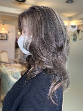 アルファ インタラクティブ エム フラワー(ALUFA interactive.M Flower) 20代30代バレイヤージュレイヤーカット透明感グレージュロング