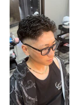 オーラ(AuRa) スキンフェード×極道パーマ