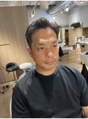 イケおじ七三分け刈り上げショート