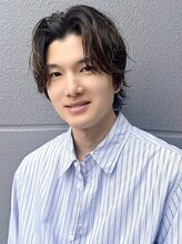 男性指名率、総客数、グループ売上no1.250名以上担当。横浜屈指のカットを提供します！