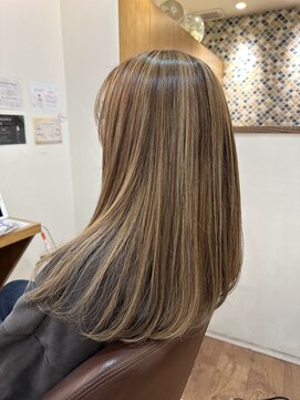 フリージア(freesia) ハイライト/バレイヤージュ/髪質改善/レイヤー