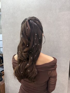 メゾンドムニ 恵比寿(Maison de MUNi) パールが可愛いハーフアップ