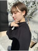 ベージュ×耳掛けタイトショート