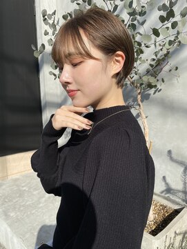 コーチ 新代田店(Coach) ベージュ×耳掛けタイトショート