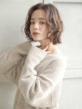 レパーン(Lepa) リップラインでゆらりと揺れるボブ