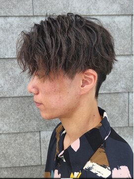 ニアウ 太田店(Niau) センターパートツイストスパイラルパーマ刈り上げメンズパーマ