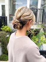 エルメ(Elme)&nbsp;ルーズな低めシニヨンヘア