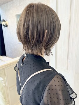 キャアリー(Caary) 福山市Caaryくびれボブレイヤーボブ透明感シルキーベージュ20代