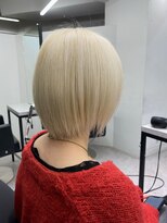 ペレ 渋谷(PELE)&nbsp;イメチェン/ホワイトブロンド/外ハネボブ/美髪/渋谷