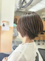 ネクサス NEXUS 派手すぎないハイライトで叶える上品ショート×白髪ぼかし