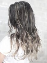 オーブ ヘアー レイア 相模大野店(AUBE HAIR leia) 【AUBE HAIR】シルキーグレーハイライト_耳かけウェーブ