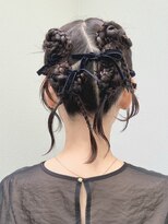 シアン(SYAN) お呼ばれヘア/ツインお団子/推し活ヘアアレンジ【shiho】