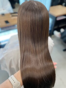 アリュウル 表参道(ALLURE) ブリーチなしWカラーでつくるオリーブベージュ◯伊藤