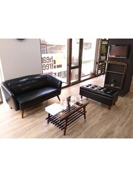 お客様との距離感を大切にした心地よい接客と丁寧な施術で一人でも多くの方に満足していただけるように…＊