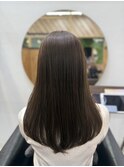 透き通るオリーブベージュカラー