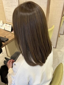 ラ レーヌ バイ ハセ(La reine by HASE) 【イルミナカラー】透け感たっぷりブラウンアッシュカラー