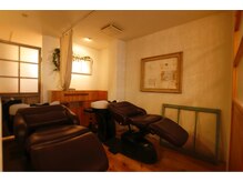 首に負担をかけないフルフラットシャンプー台で心までリラックス