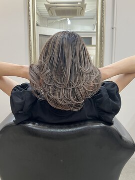 ジーレ(jiire) スモーキーホワイトブロンドバレイヤージュ