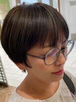 コムズアイ(COM'S/i)&nbsp;ショートマッシュハイライトデザインカラー白髪ぼかし前髪カット