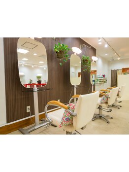 お手頃なので、気軽に通いやすい◎経験豊富なスタイリストが貴女の可愛さを演出してくれる!