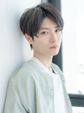 イオ 本厚木(io) センターパートアッシュブラック束感メンズカット