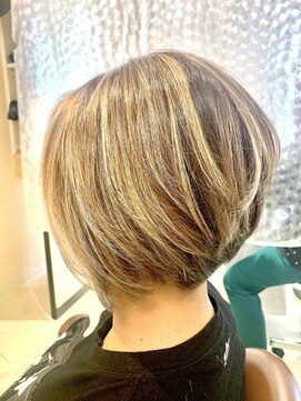 アズール 草加(azule) ショート　ハイライトカラー　ライトベージュ