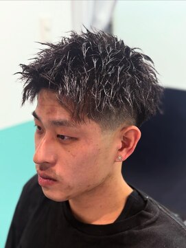 リバティシェアバーバー 銀座(LIBERTY SHARE BARBER) テーパーフェードツイストスパイキーショート